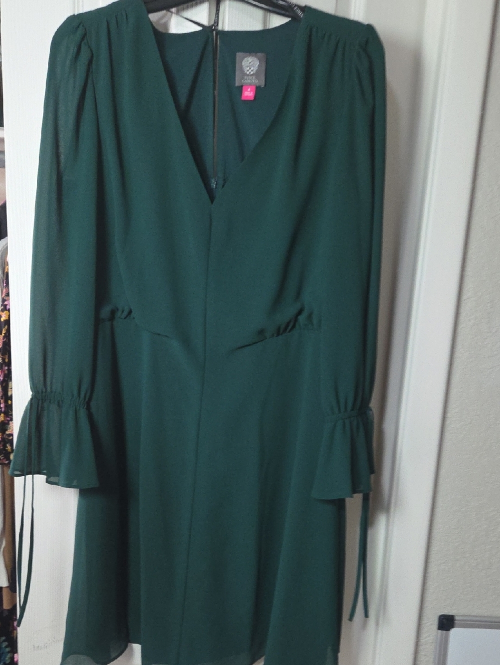 Vince Camuto Forest Green V-Neck Long Sleeve Ruffle Cuff Dress